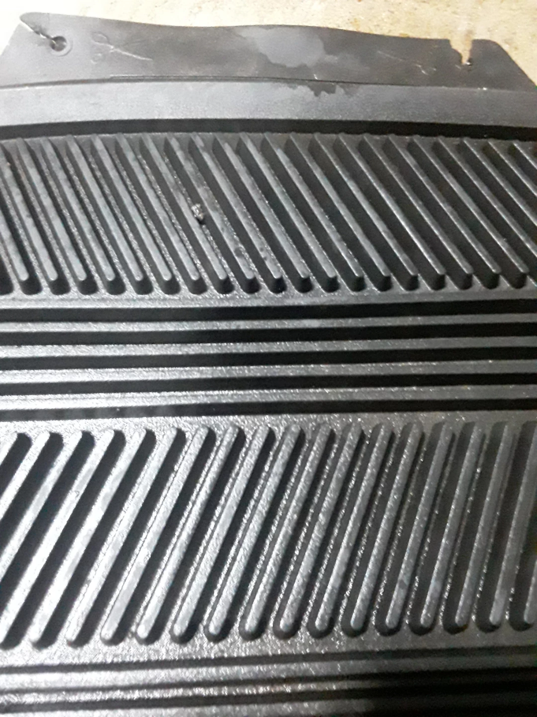 Set of 4 Universal Black Rubber Floor Mats - photo 4