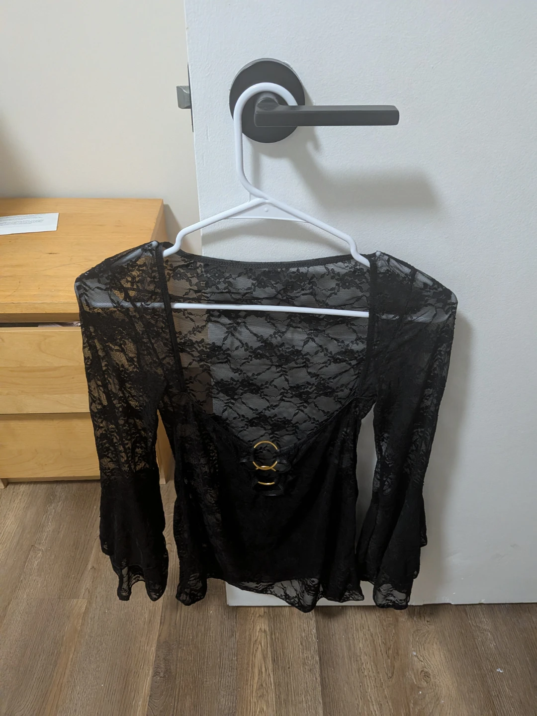 Black lace top with gold ring detail - photo 2