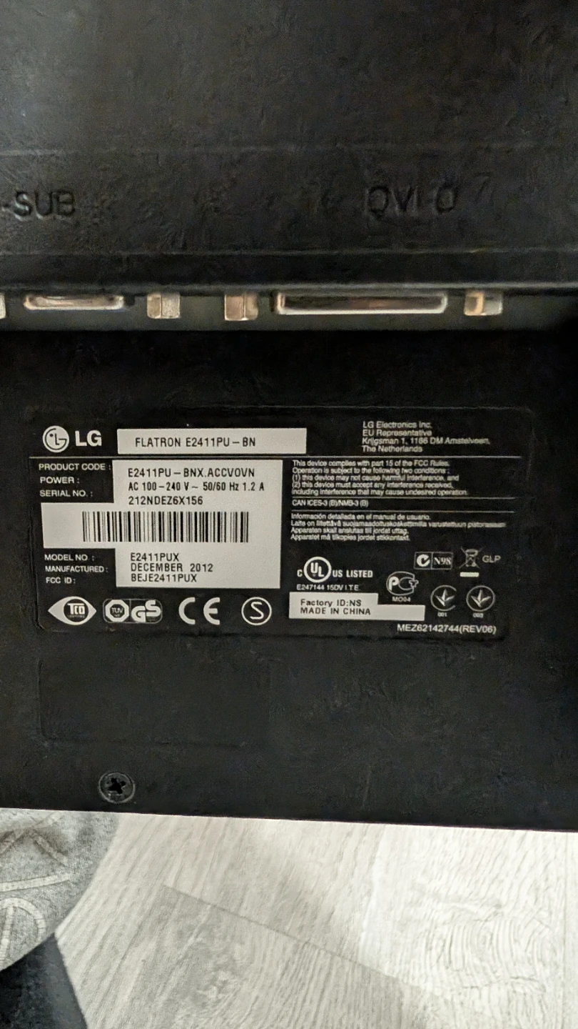 LG Flatron E2411PU Monitor - photo 4
