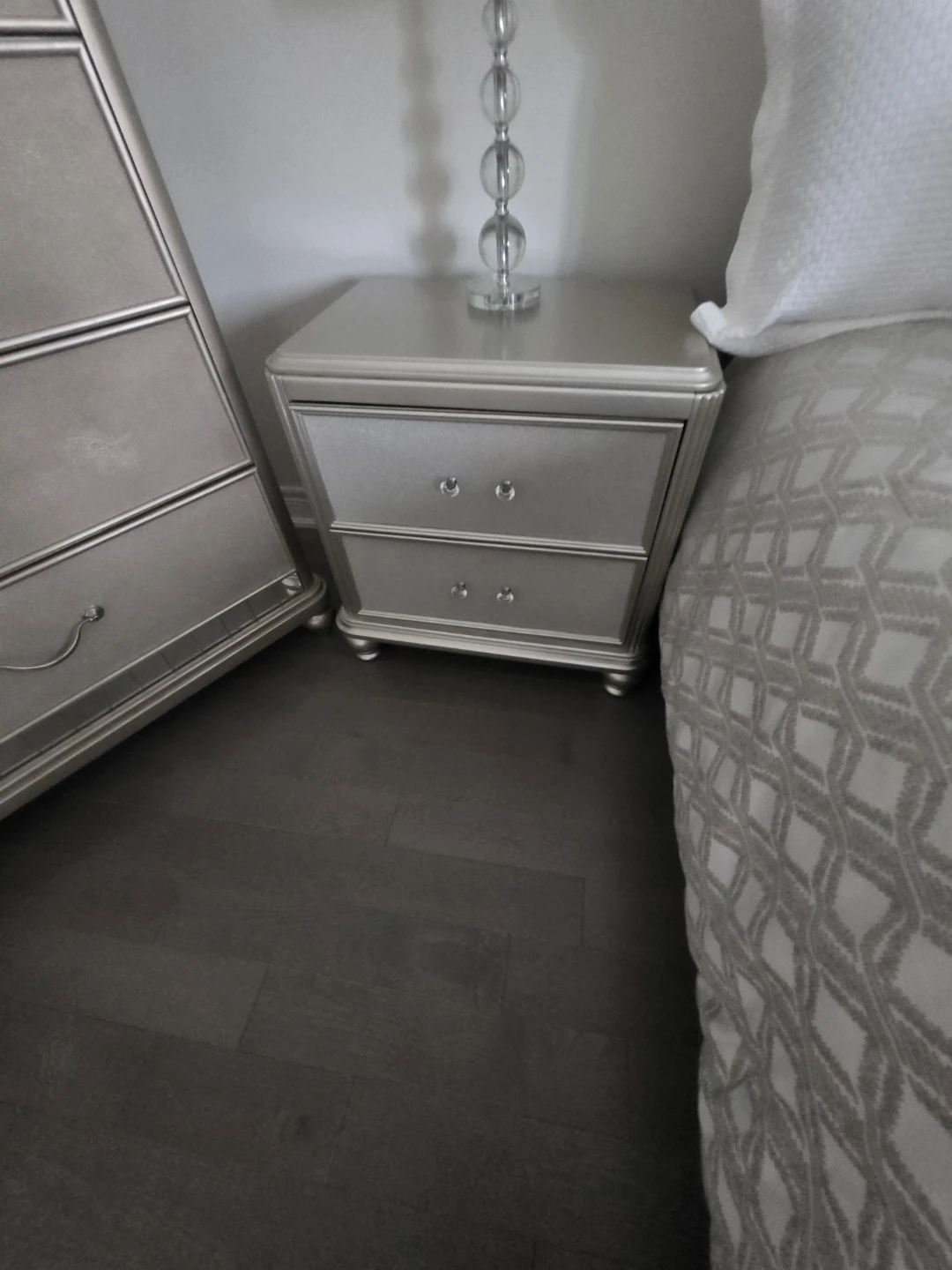 Metallic Bedroom Furniture Set - photo 4