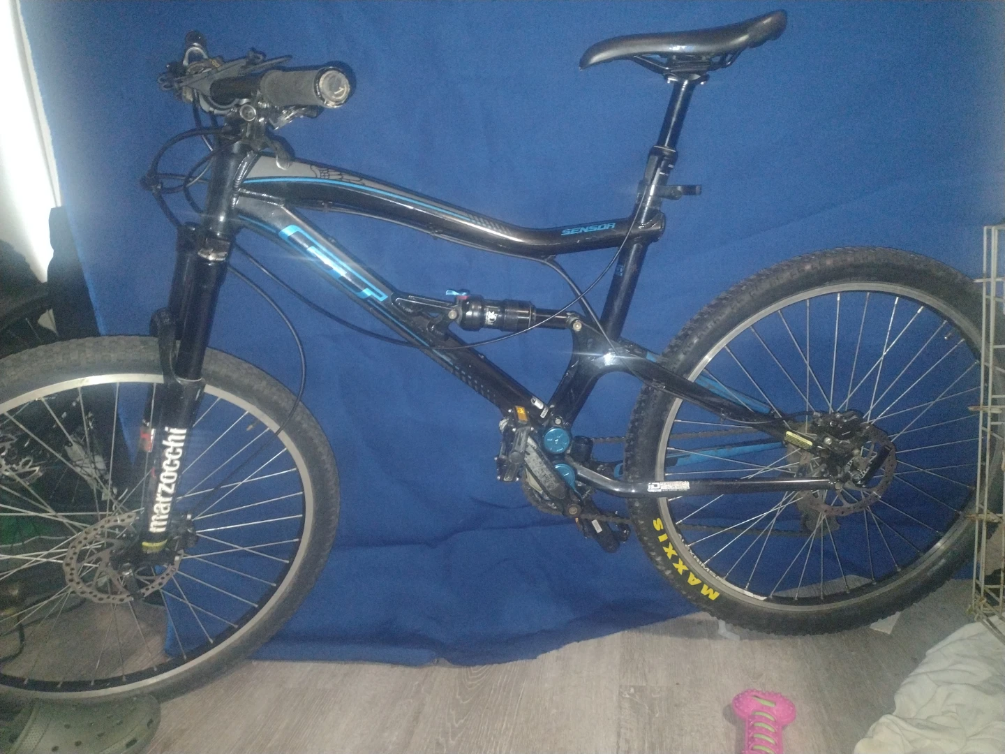 GT Sensor Full Suspension Mountain Bike