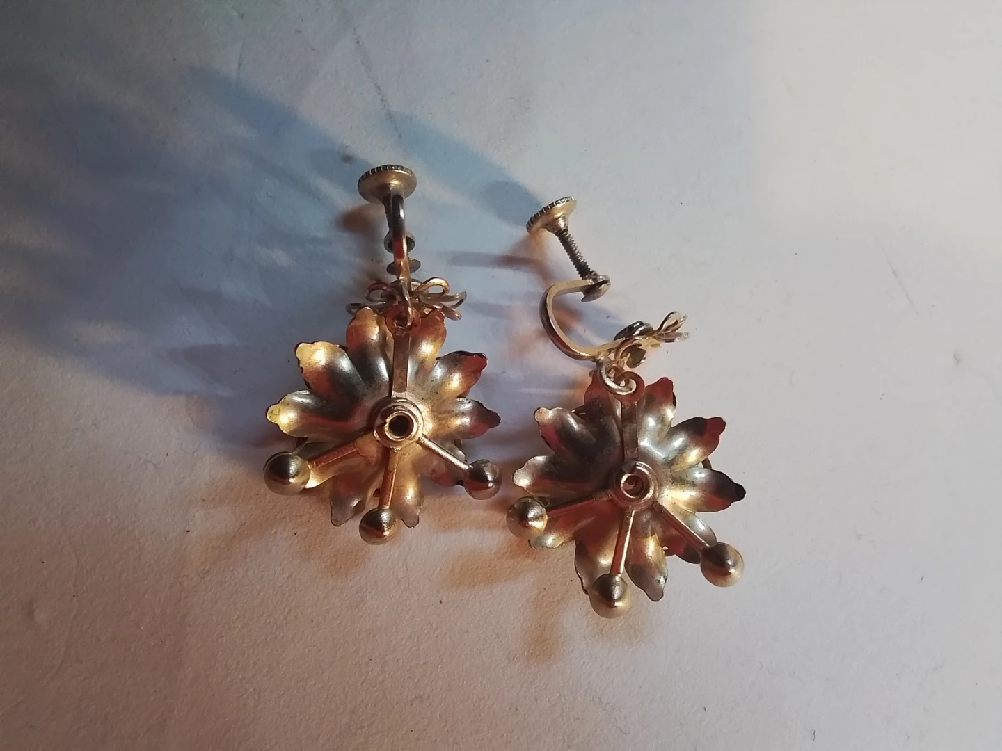 Vintage 1950s Pink & Black Enameled Flower Dangle Earrings - photo 2