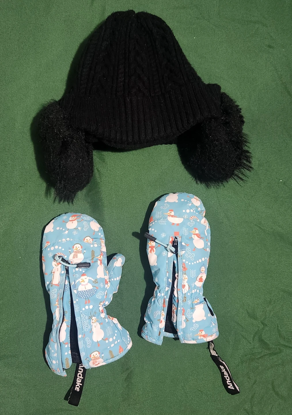 4-5T toddler winter gloves and hat