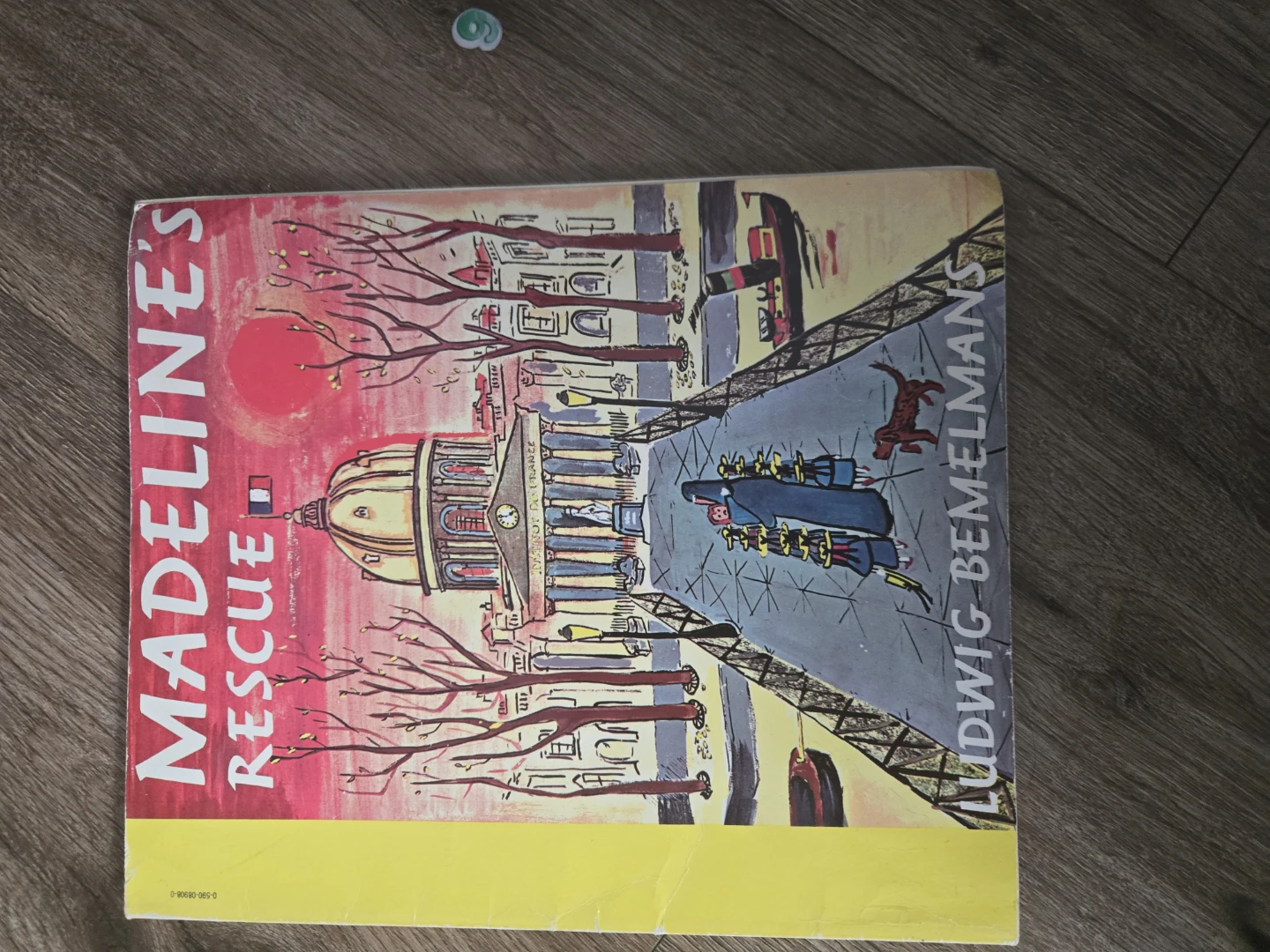 Madeline's Rescue by Ludwig Bemelmans 🏈