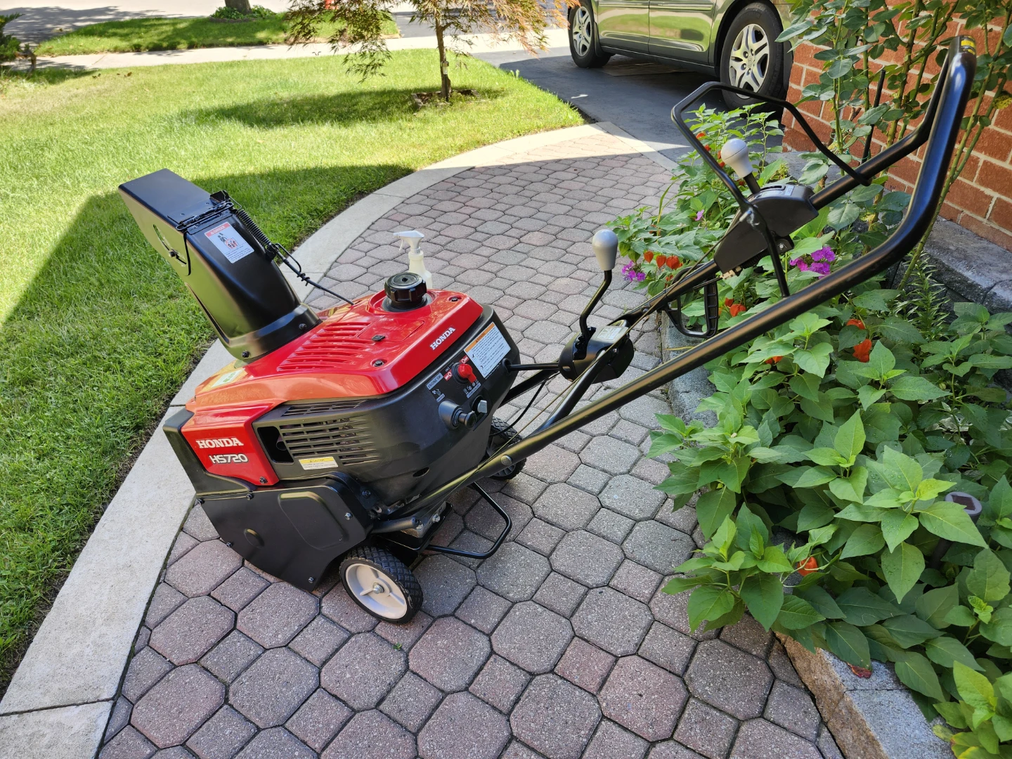 Honda HS 720 Snowblower - photo 2