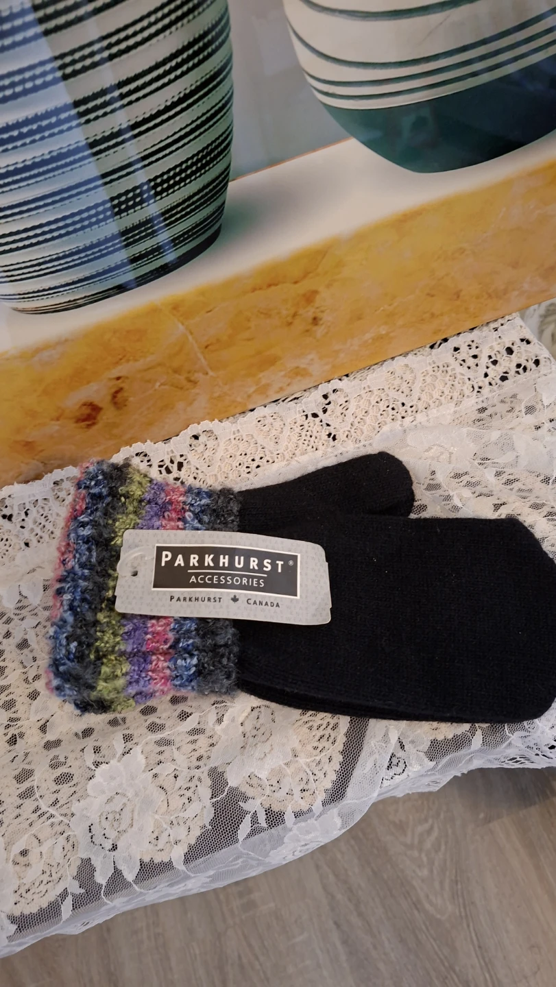 Parkhurst black mittens with patterned cuff - photo 2