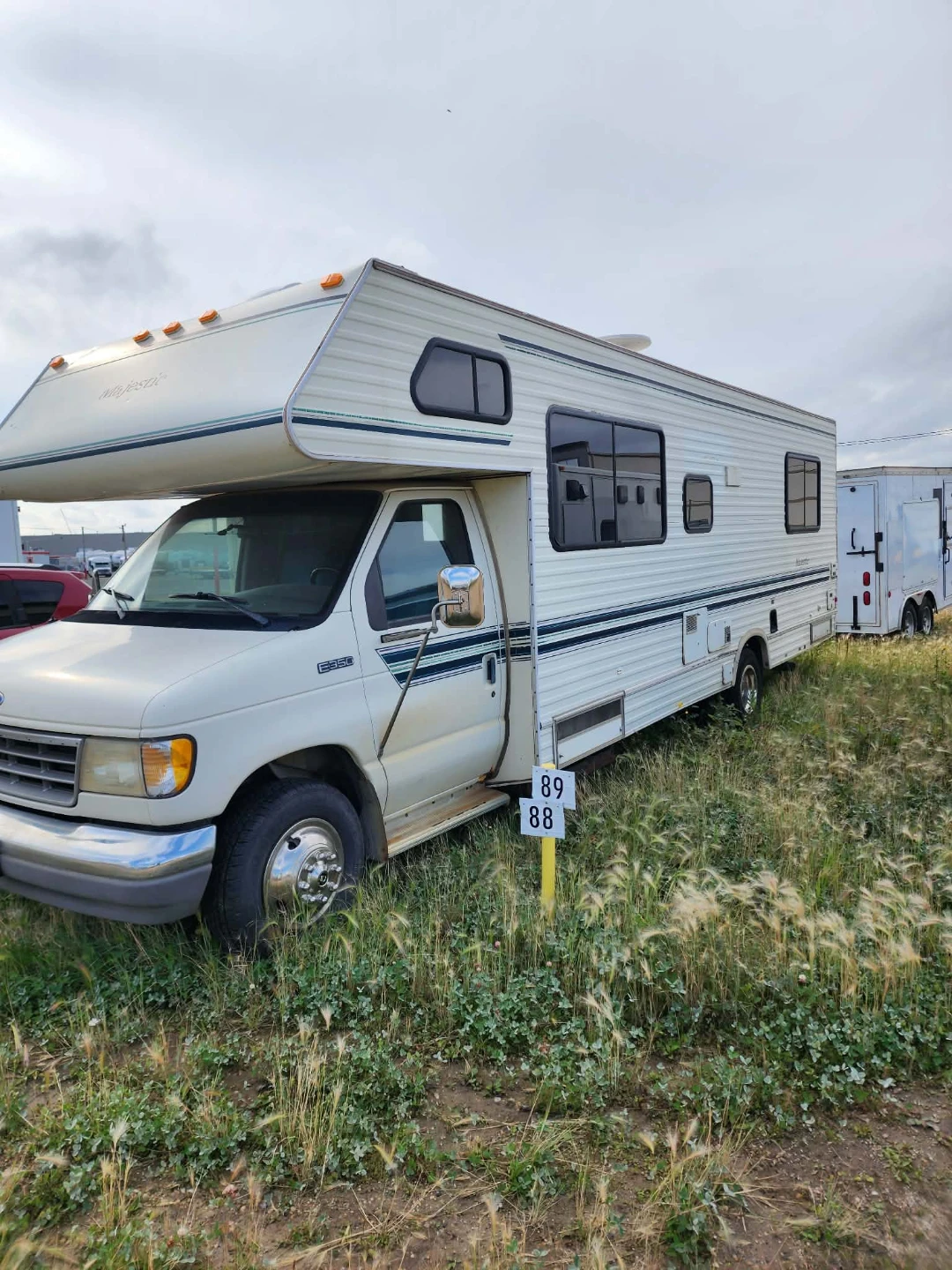 Four Winds Majestic Motorhome - photo 2