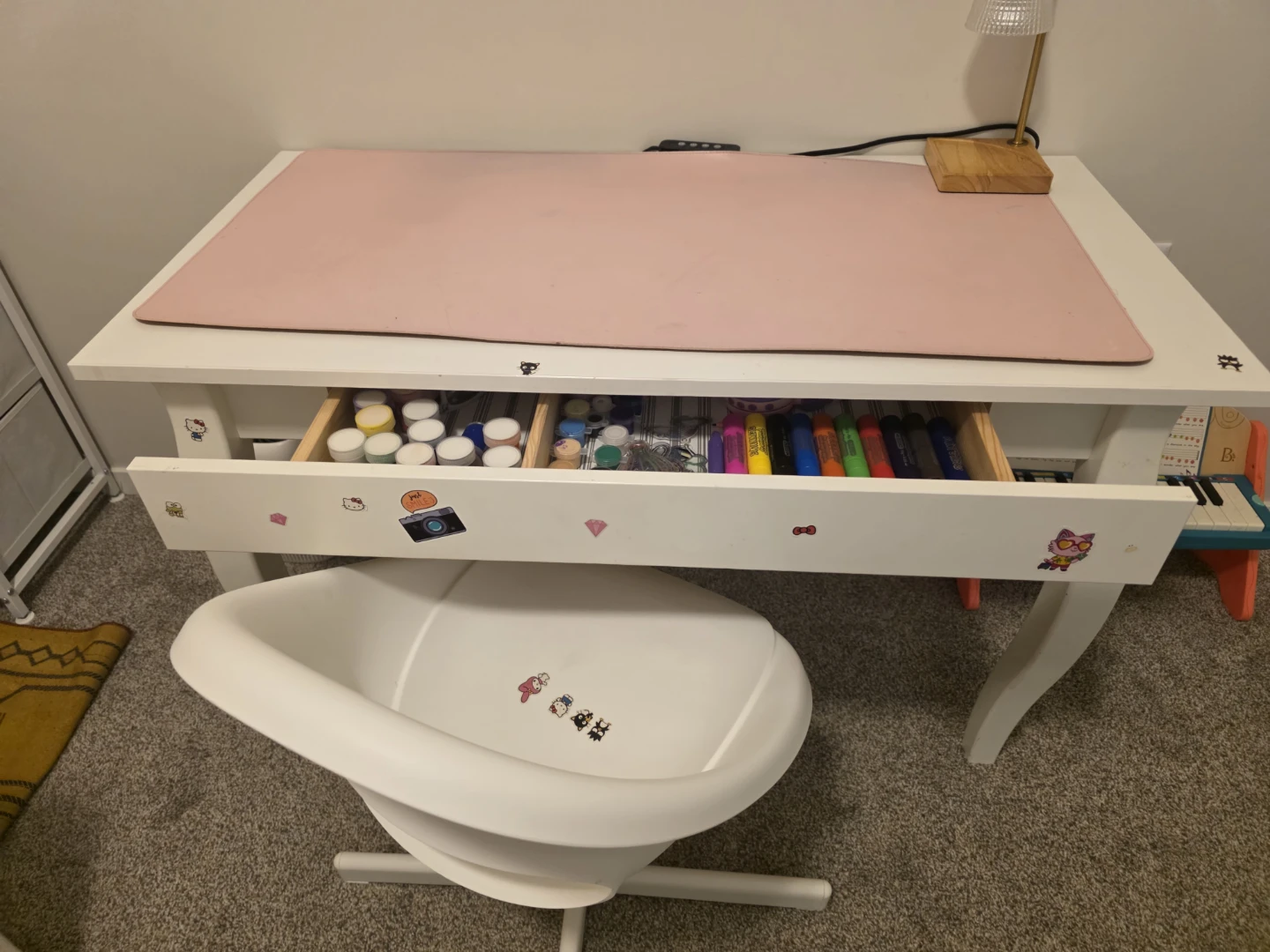 Kids desk with swivel chair - photo 4