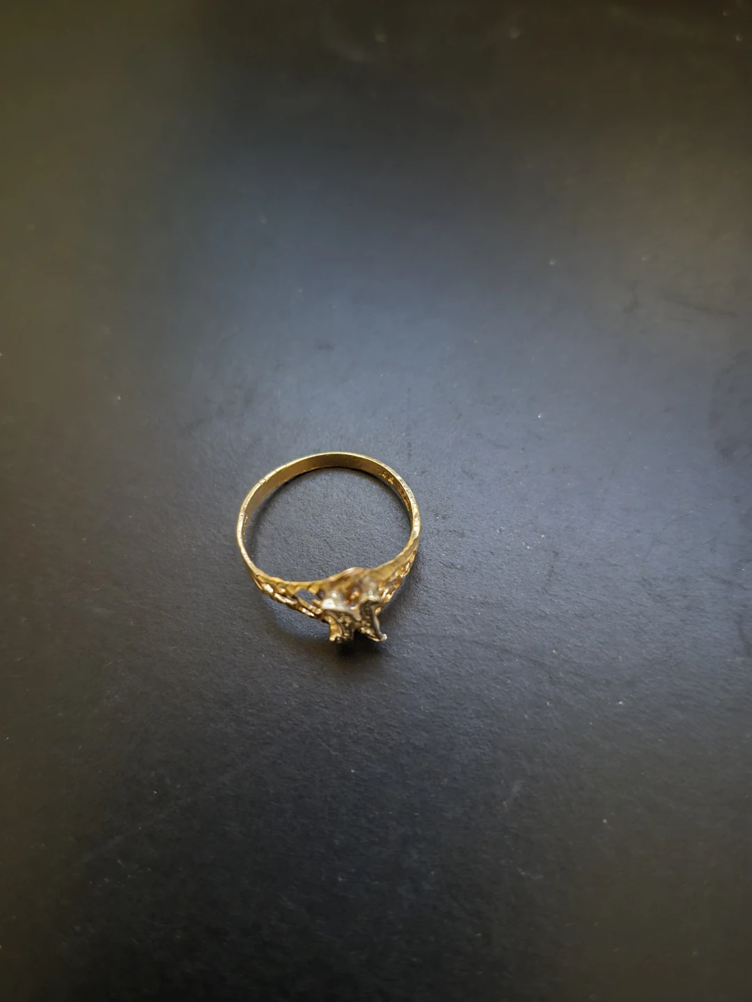 Gold filigree ring