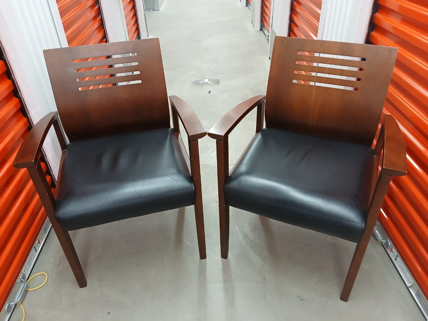 Set of Two Wooden Armchairs GUNLOCKE leather seats