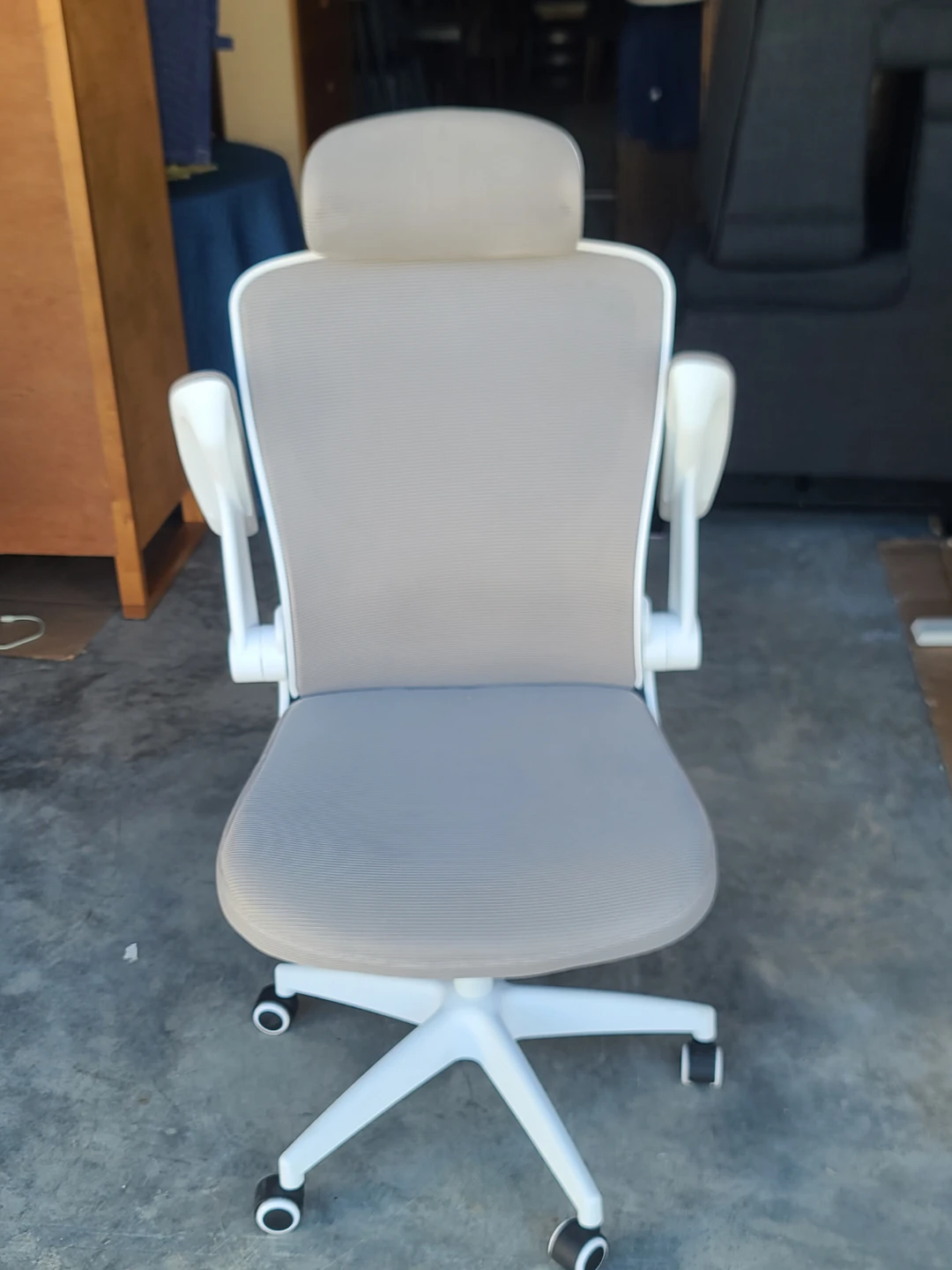 White ergonomic office chair with headrest - photo 2