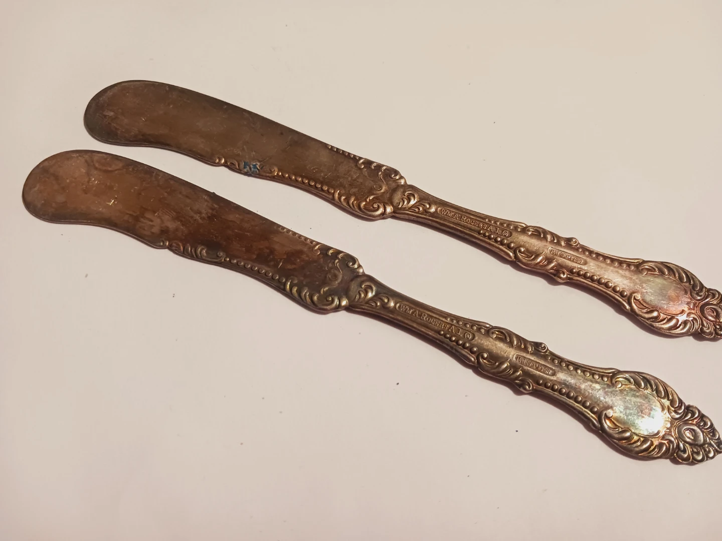 Two Antique 1920s Rogers Silver Butter Knives - photo 2