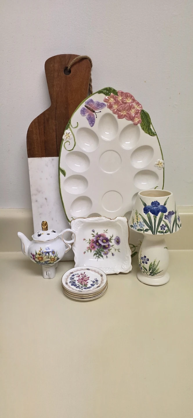 Floral Teapot, Tray, Egg Plate, Lamp Shade & Coasters - photo 4