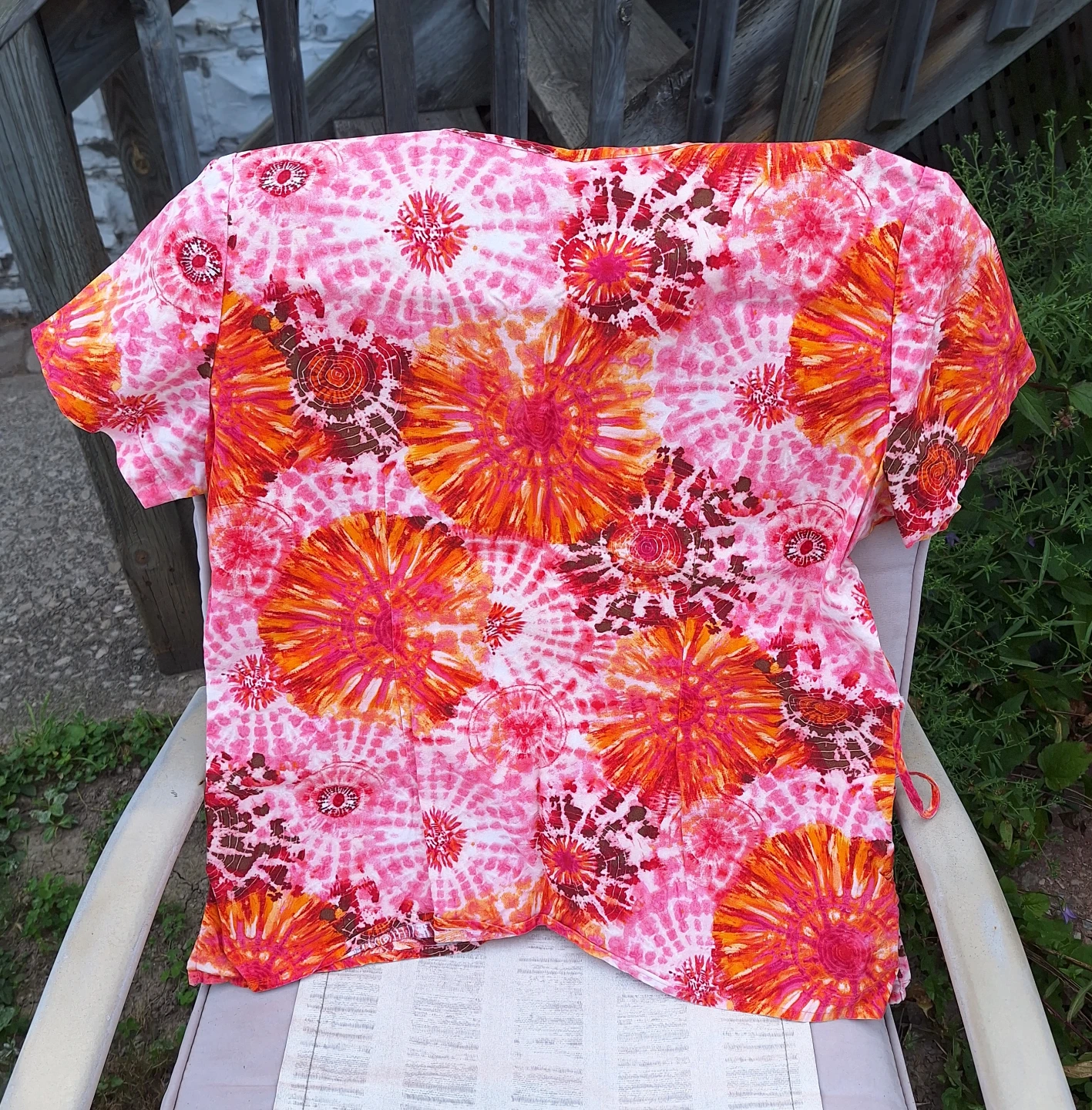 3-2-1 Scrubs Tie-Dye Scrub Top (Kit Cat Club rescue) - photo 2