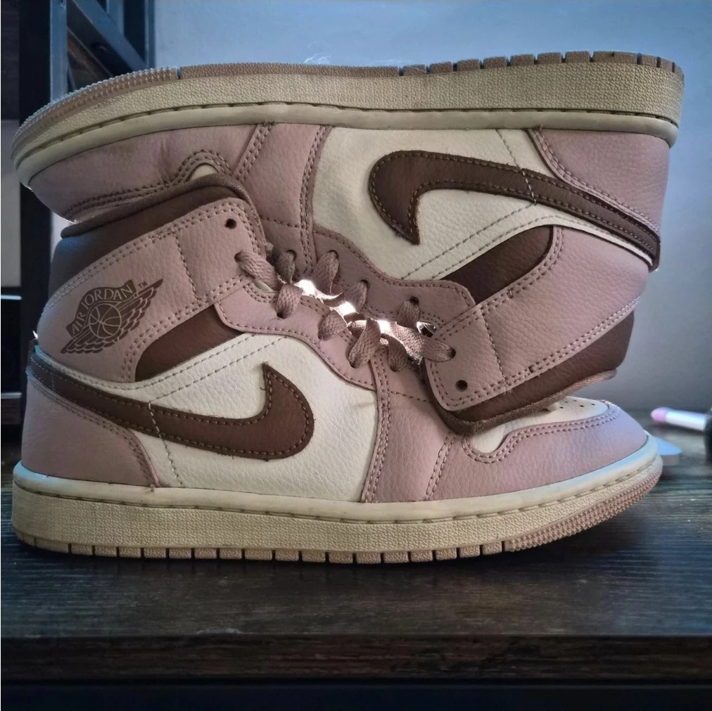 Women's Air Jordan 1 Mid Pink Oxford - photo 2