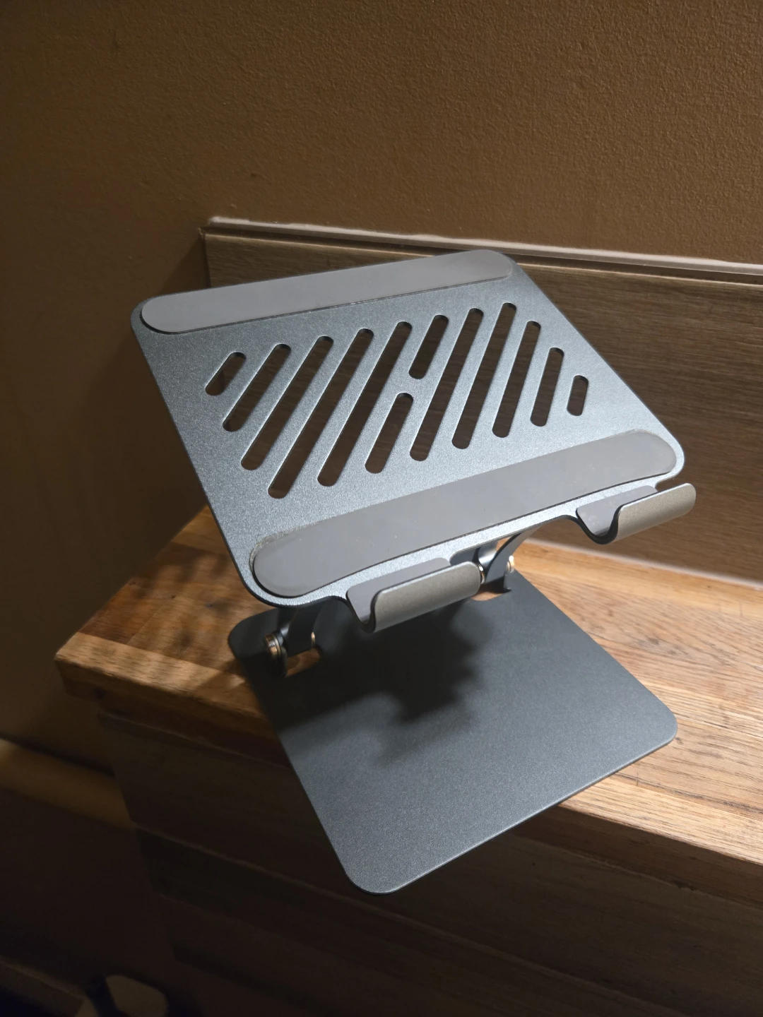 Adjustable Aluminum Laptop Stand