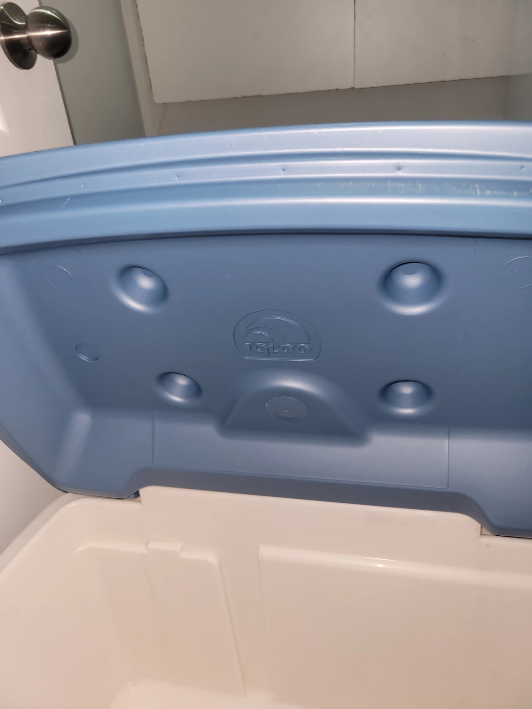 IGLOO ROLLING COOLER 62QTS - photo 4