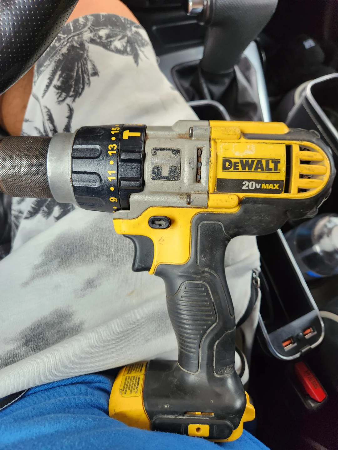DeWalt 20V Max Cordless hammerDrill