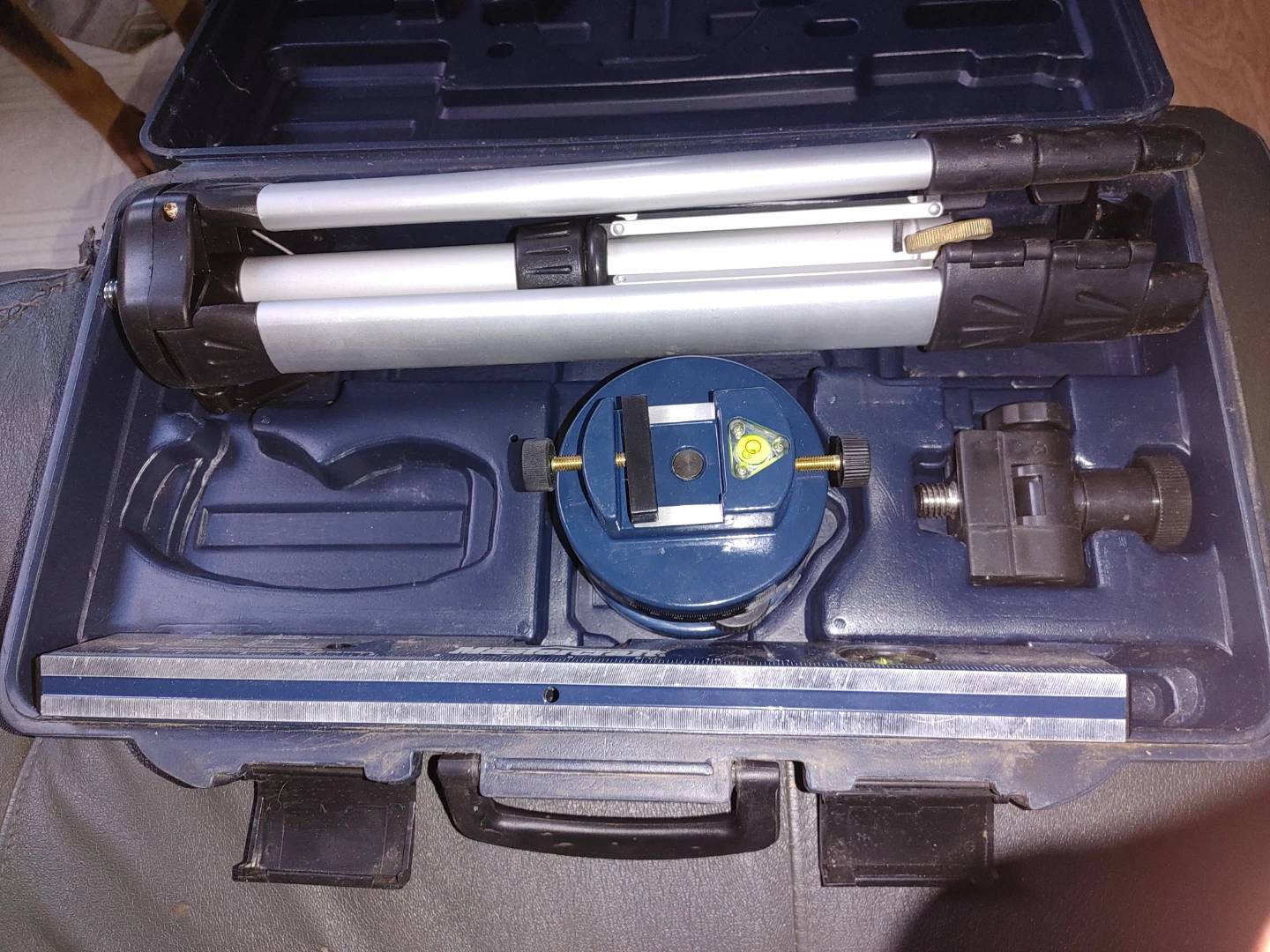 Bosch Laser Level with Tripod and Case