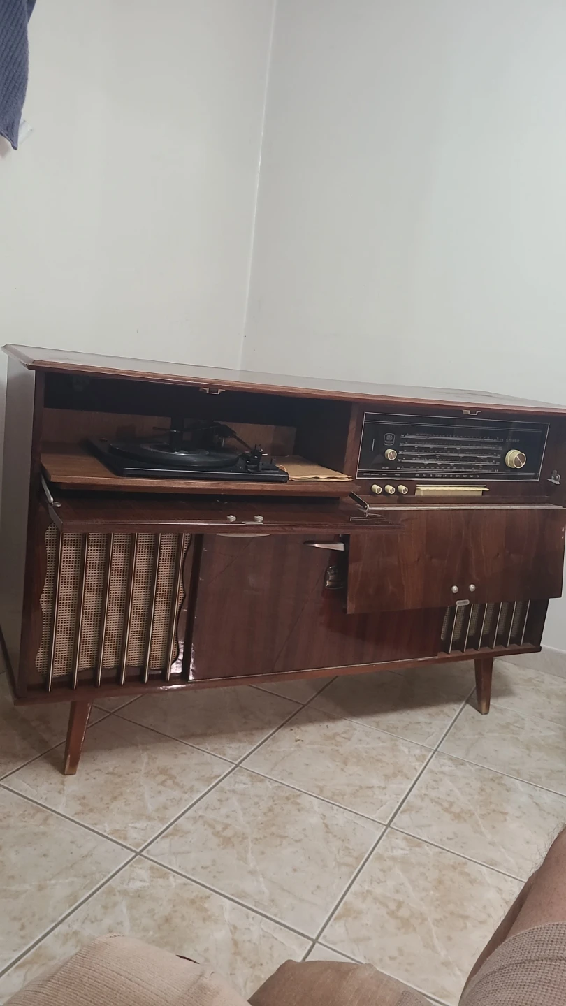 Vintage Telefunken Console Stereo with Record Player - photo 4