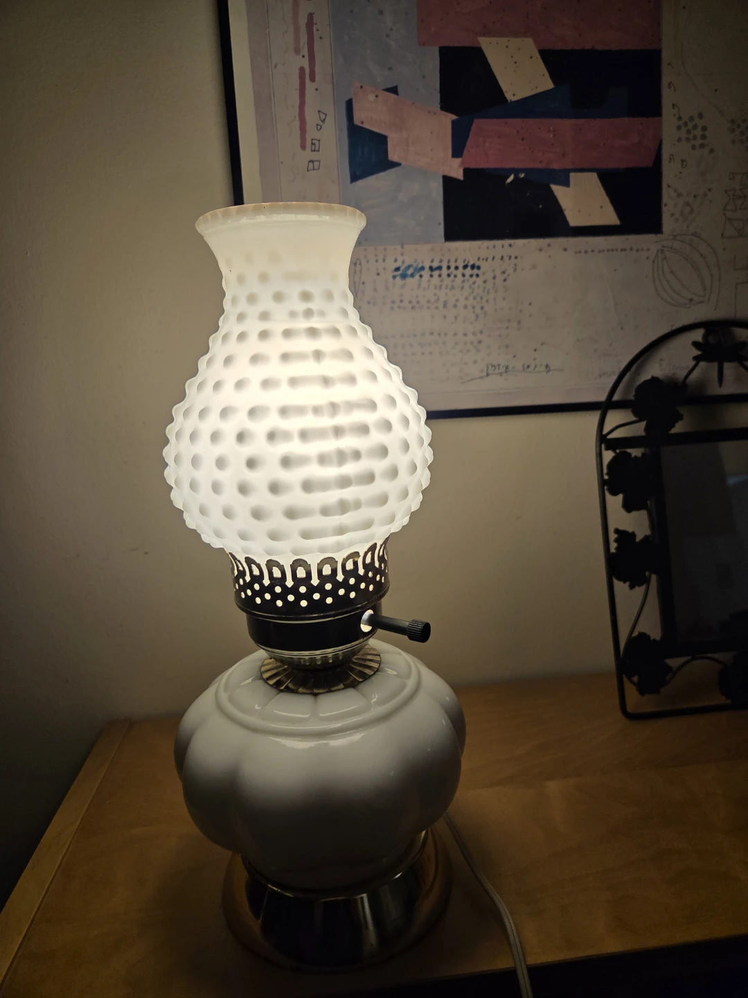 Vintage Milk Glass Hobnail Table Lamp