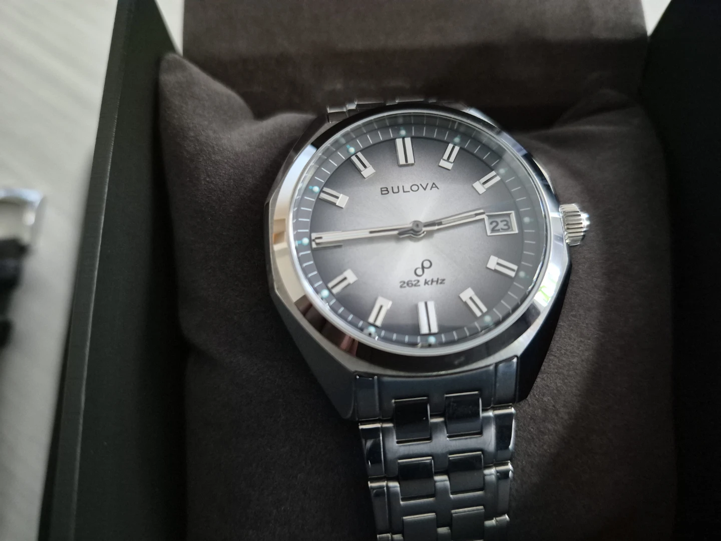 Bulova Jetstar Watch + Extra Leather Strap - photo 2