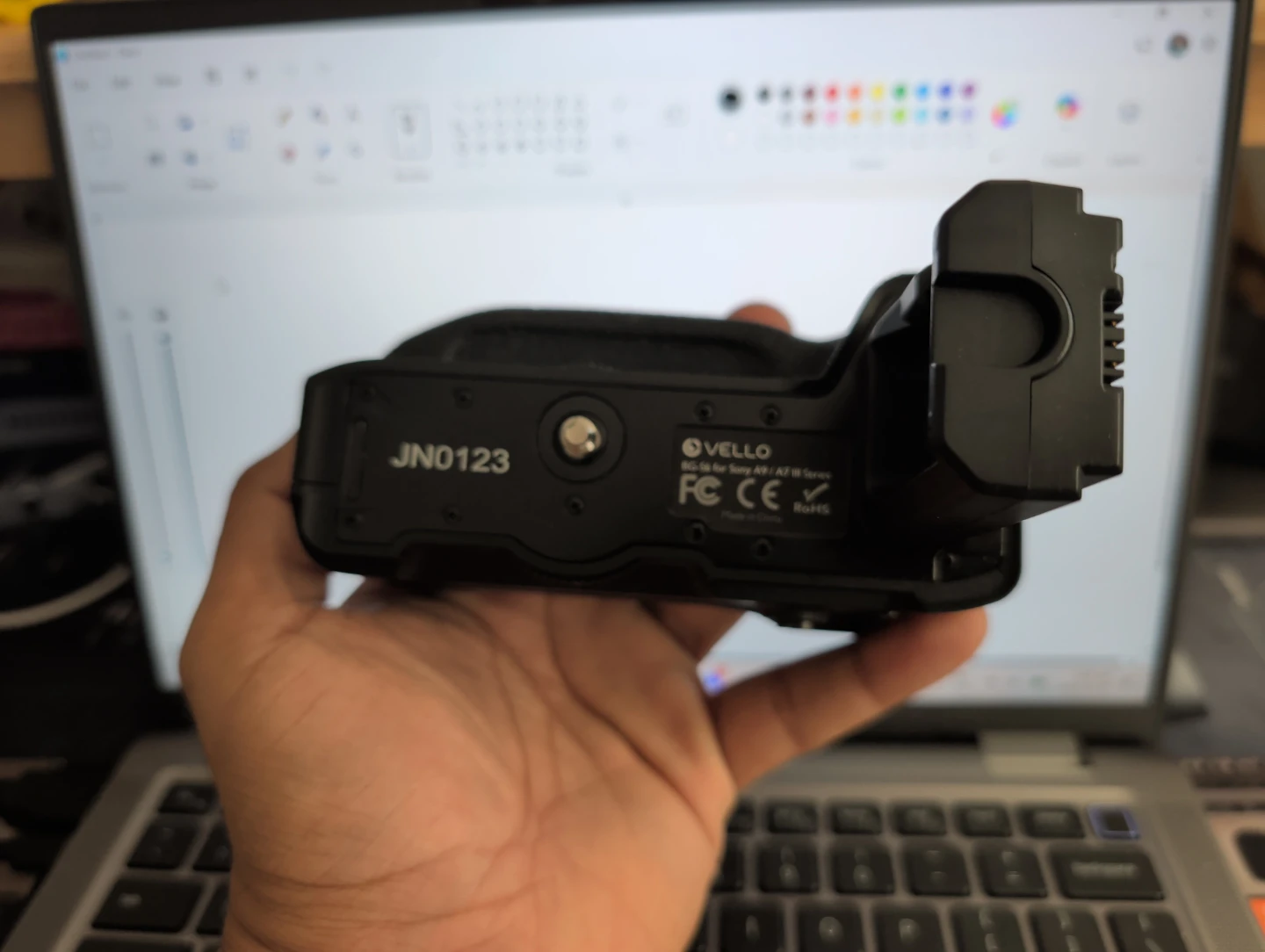 Vello BG-S6 Battery Grip for Sony A9 and A7 III Series - photo 3