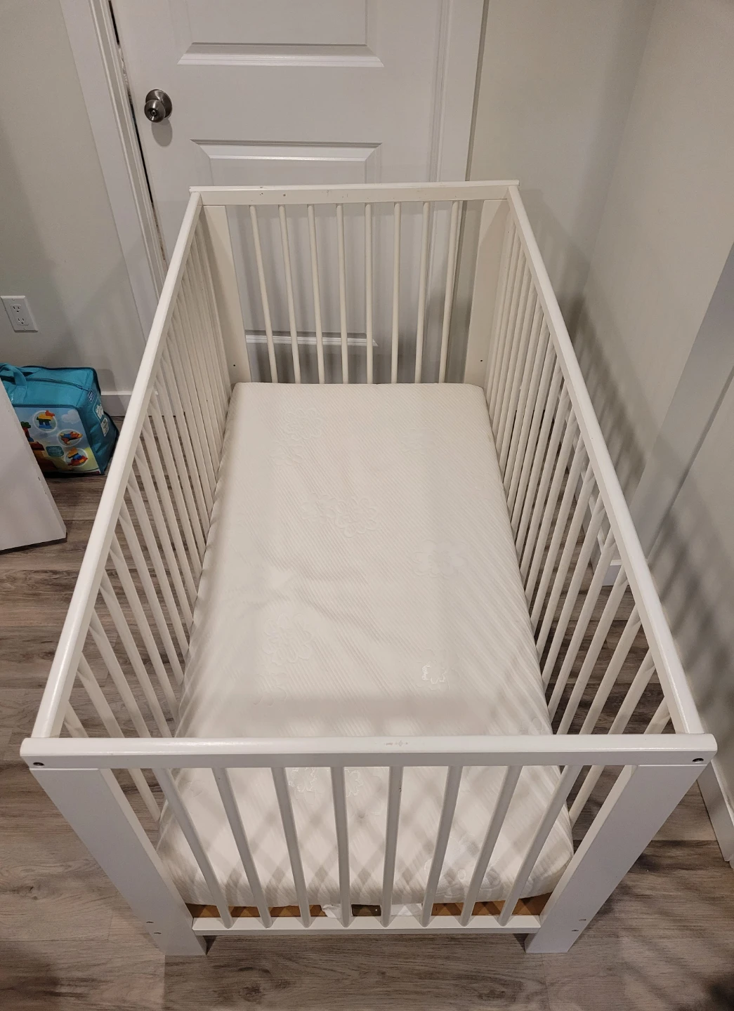 IKEA Crib with Mattress and Sheets