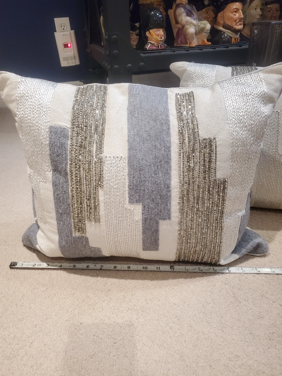 Set of two decorative throw pillows - photo 2