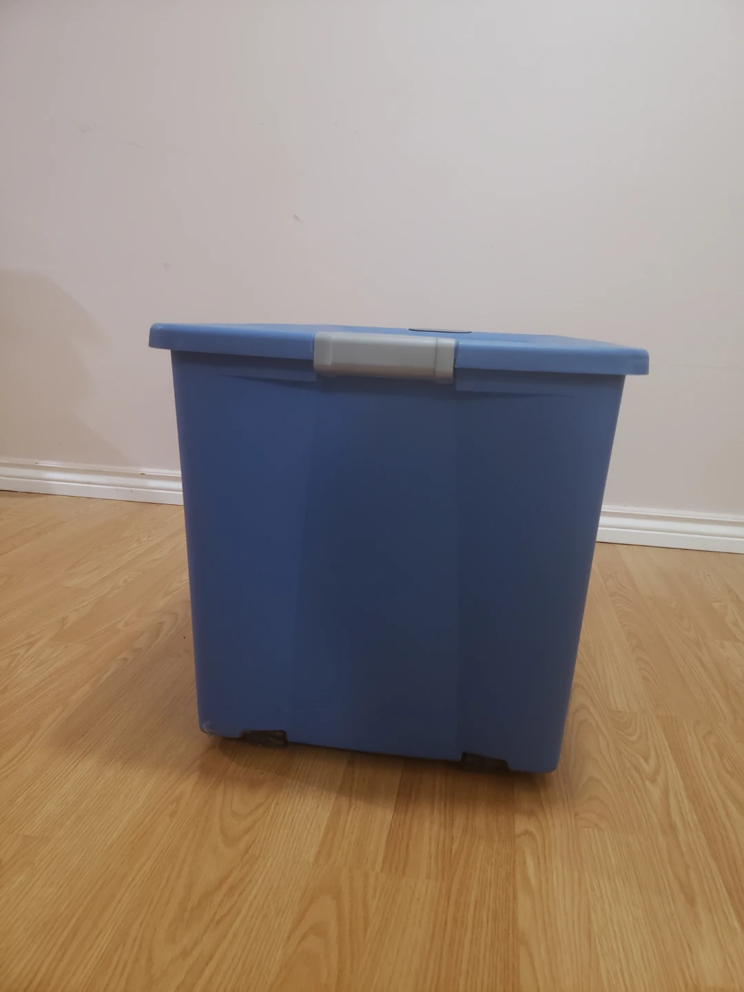 Sterilite Rolling Storage Bin 189 Litres - photo 4