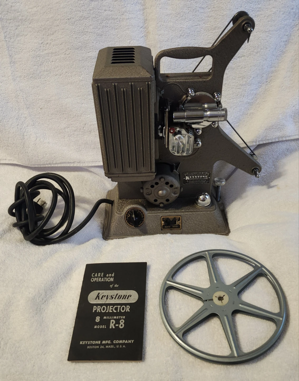Keystone 8mm Projector Model R-8 with 3 used reels -  Pre-owned
