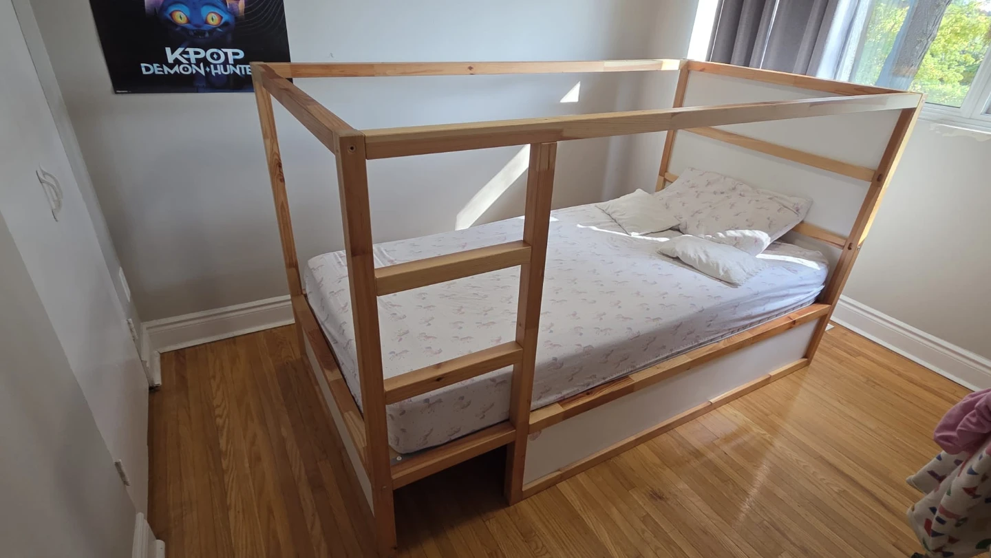Kura reversible Bed