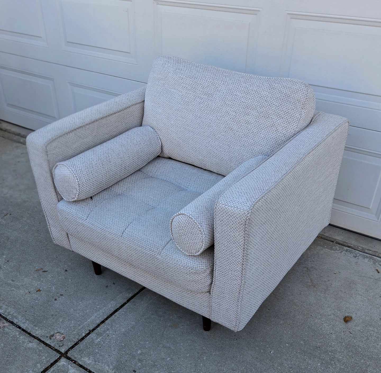 Kinsey Mid-Century Modern Armchair by Structube in Beige. Mint! - photo 2