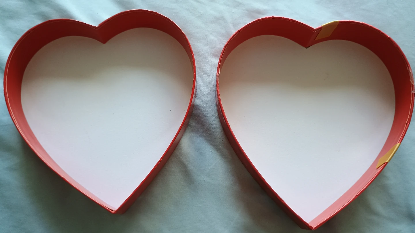 Empty Lindt Lindor Heart-Shaped Chocolate Box - photo 2