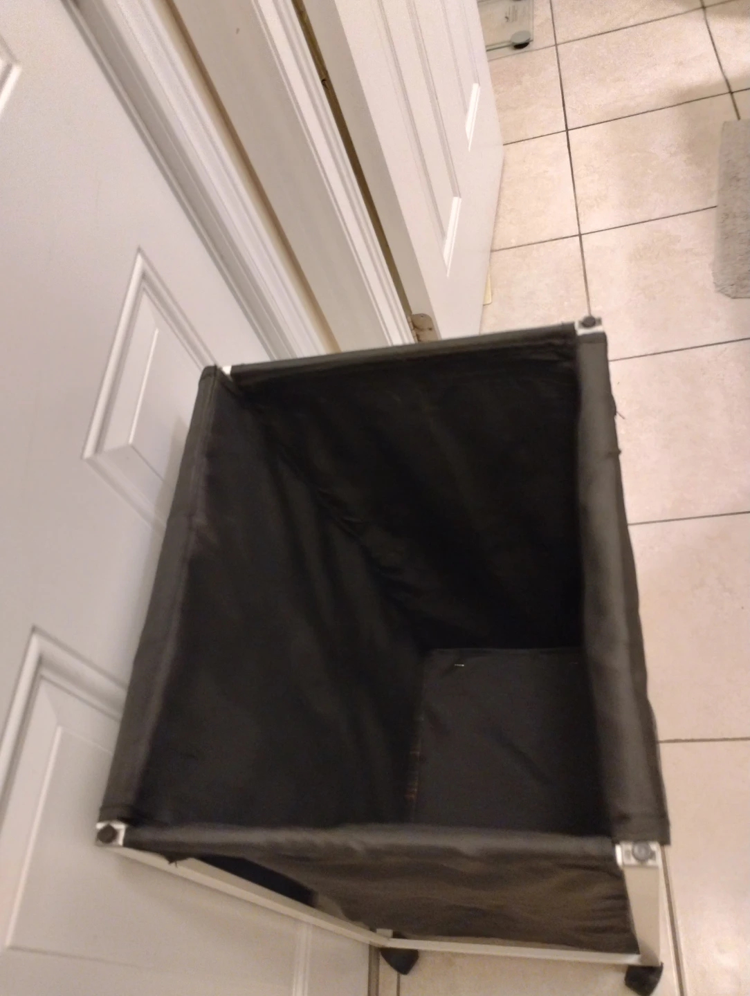 TALL LAUNDRY HAMPER ON WHEELS WITH REMOVABLE COVER - photo 2