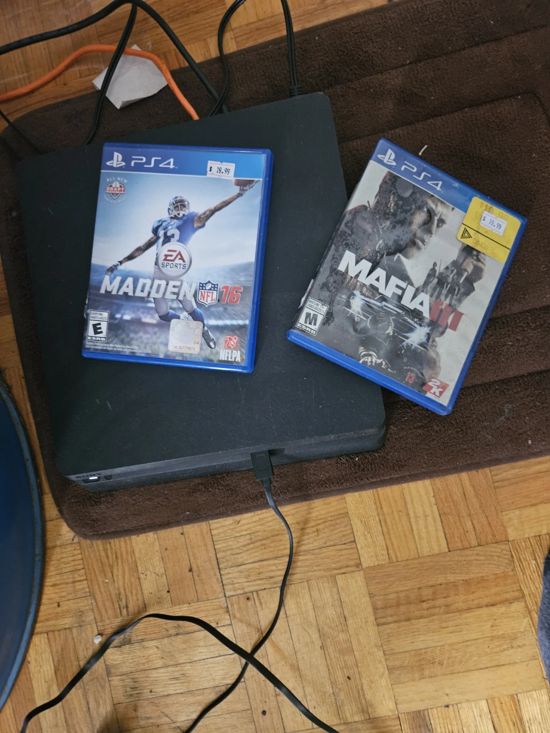 PlayStation 4 Console Bundle with Camo Controller and Games - photo 2