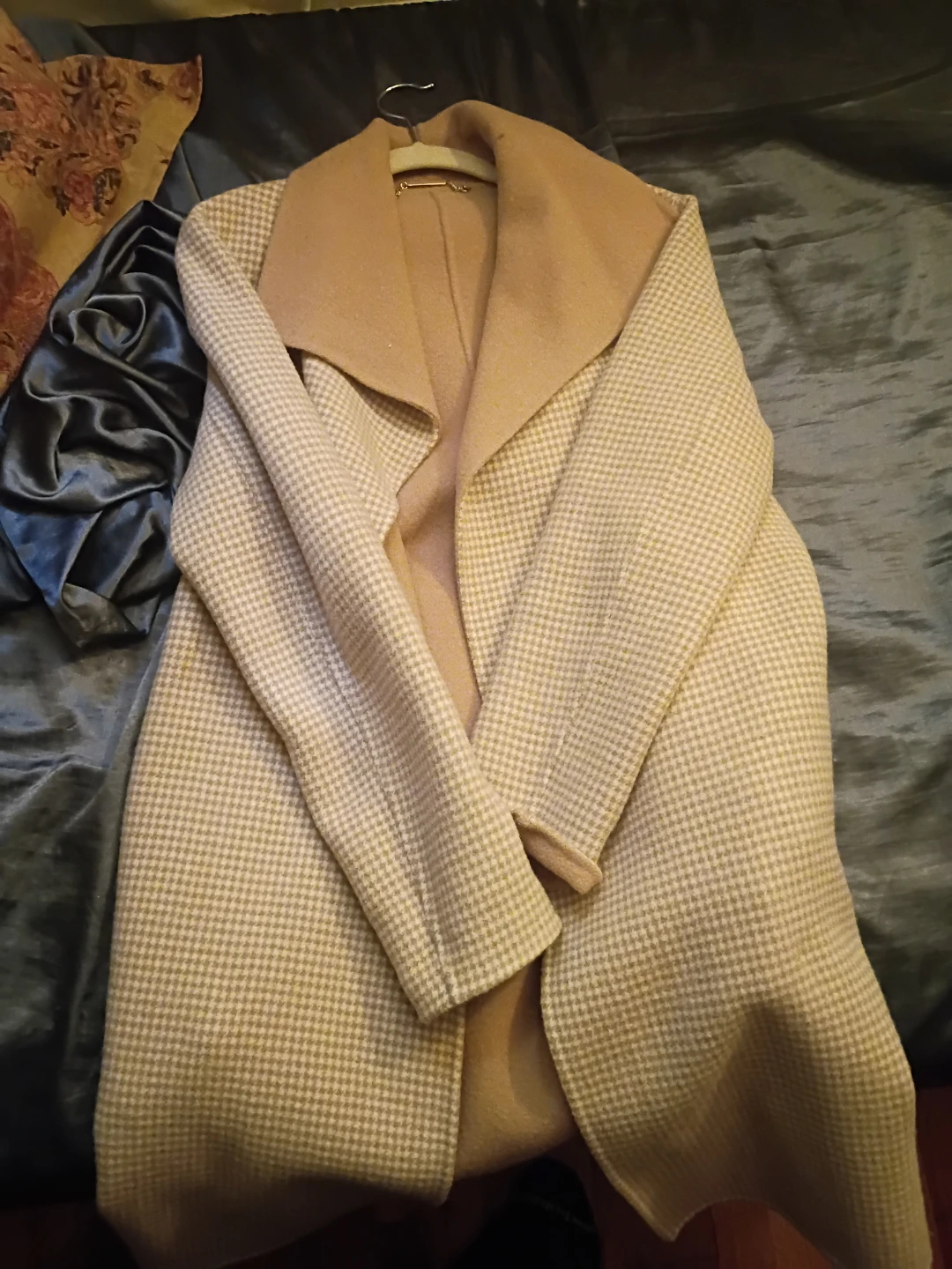 Elie Tahari Houndstooth Wool Coat