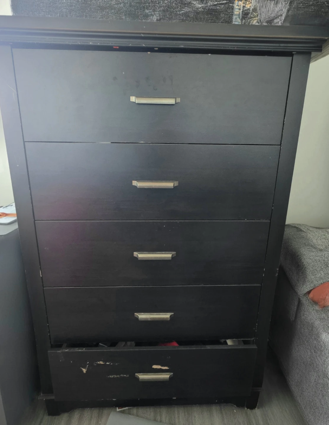 Black Five-Drawer Dresser