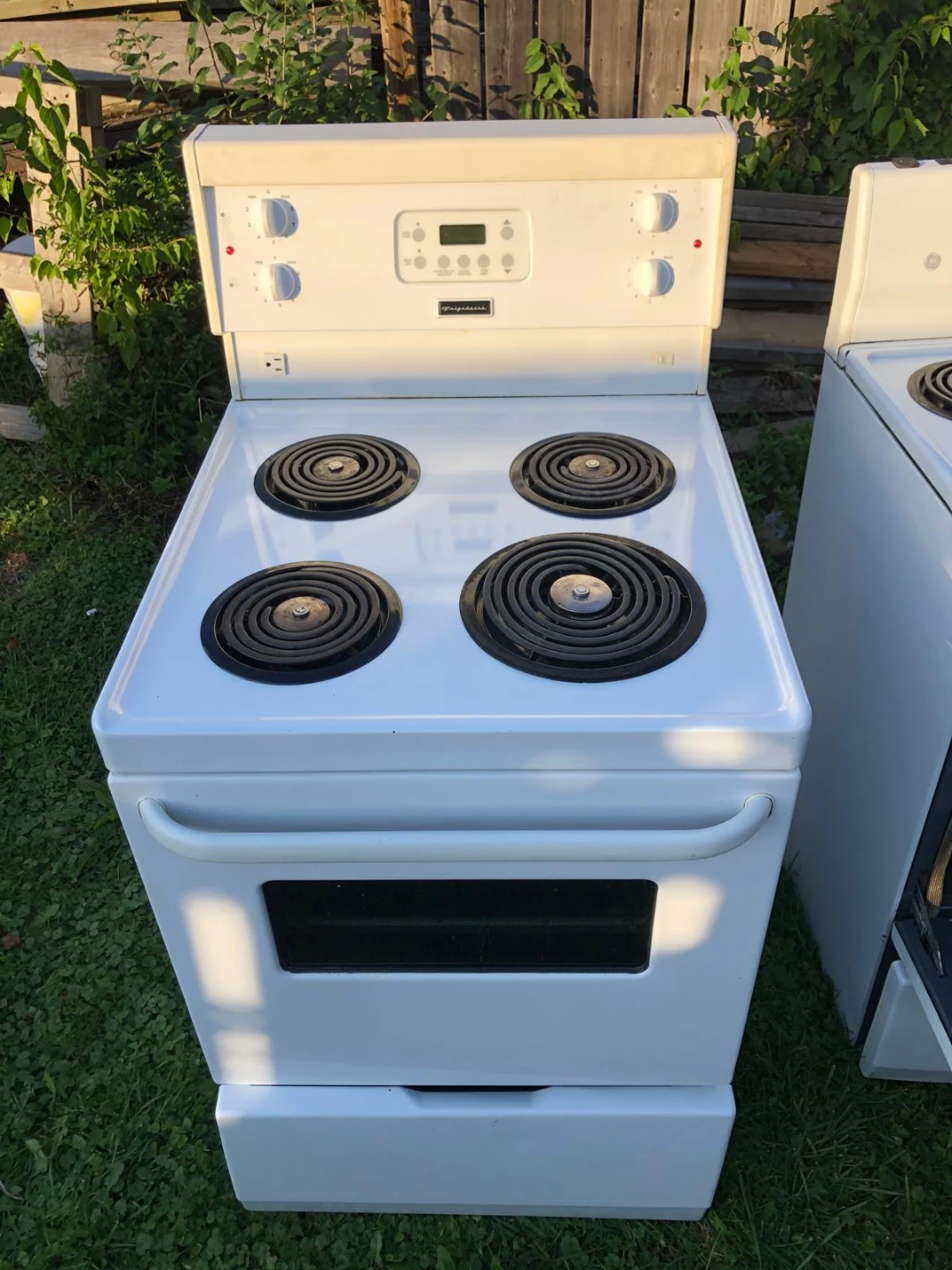 Fridge and stoves washers dryers like new - photo 4