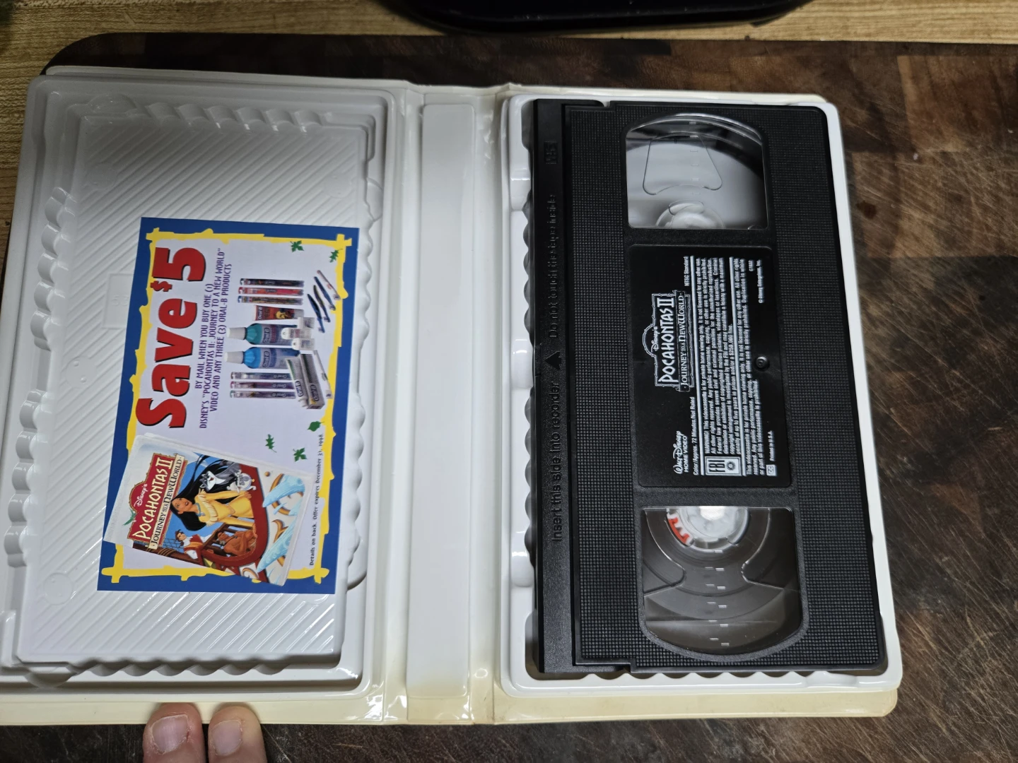 Disney's Pocahontas II: Journey to a New World VHS - photo 2