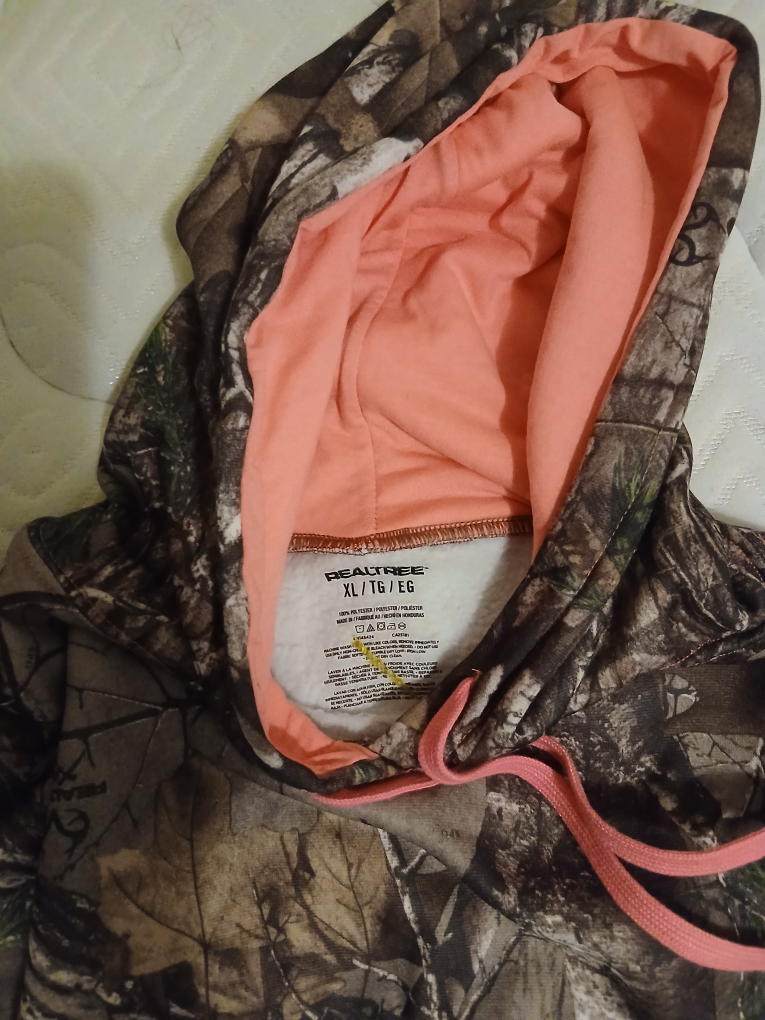 New Realtree Camo Hoodie with Pink Interior - photo 2