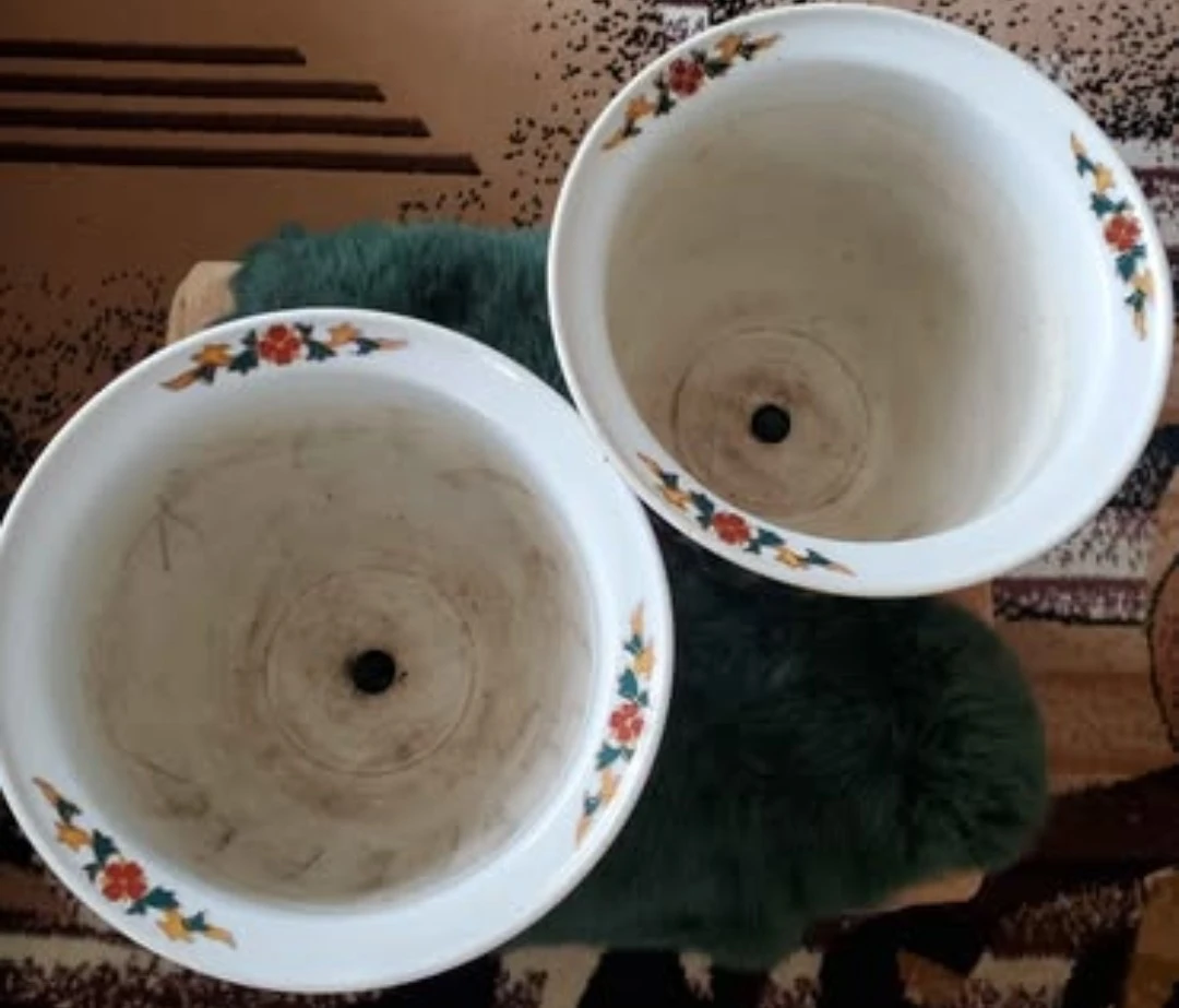 Two Ornate Ceramic Planters with Saucers - photo 5