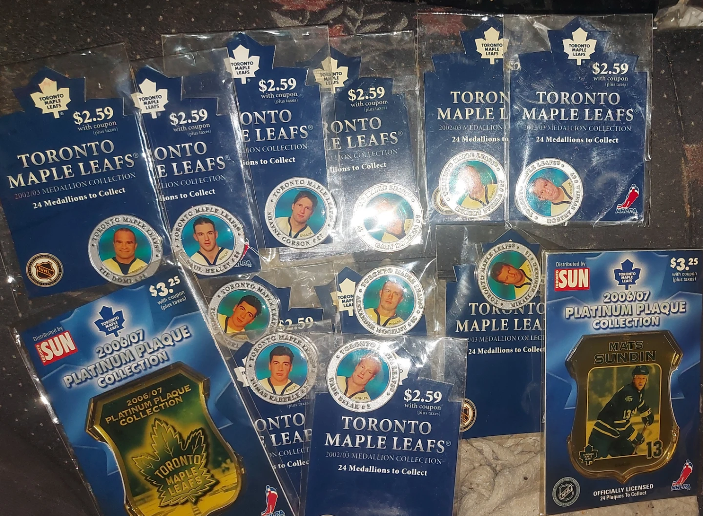 Toronto Maple Leafs Collectible Medallion and Plaque Lot - photo 2