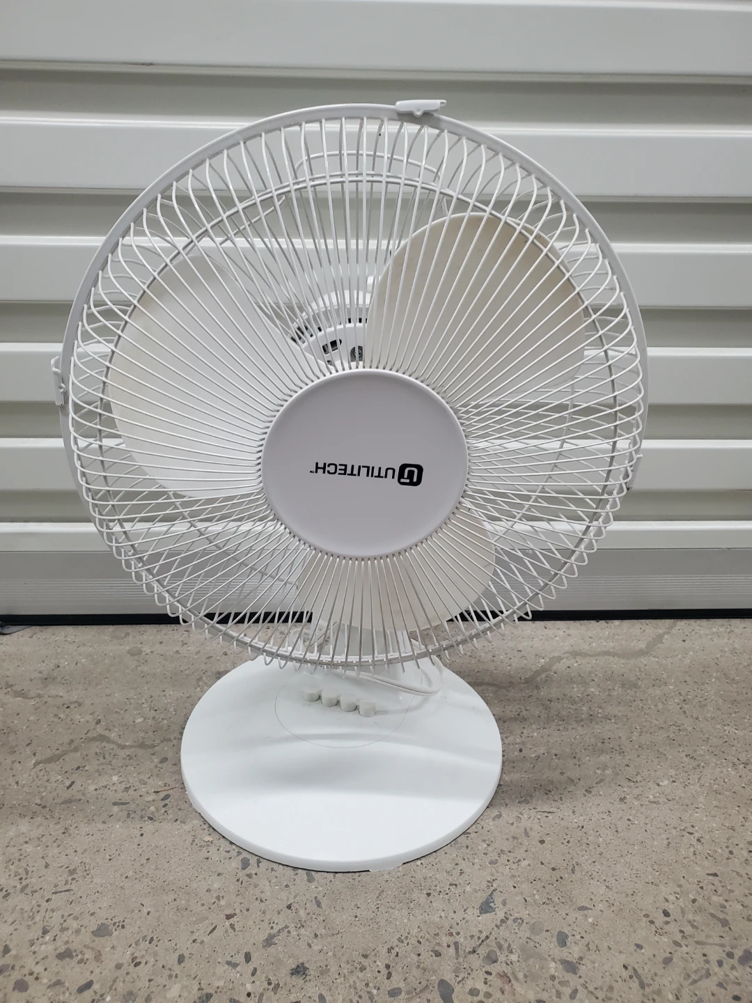 Utilitech White Desk Fan