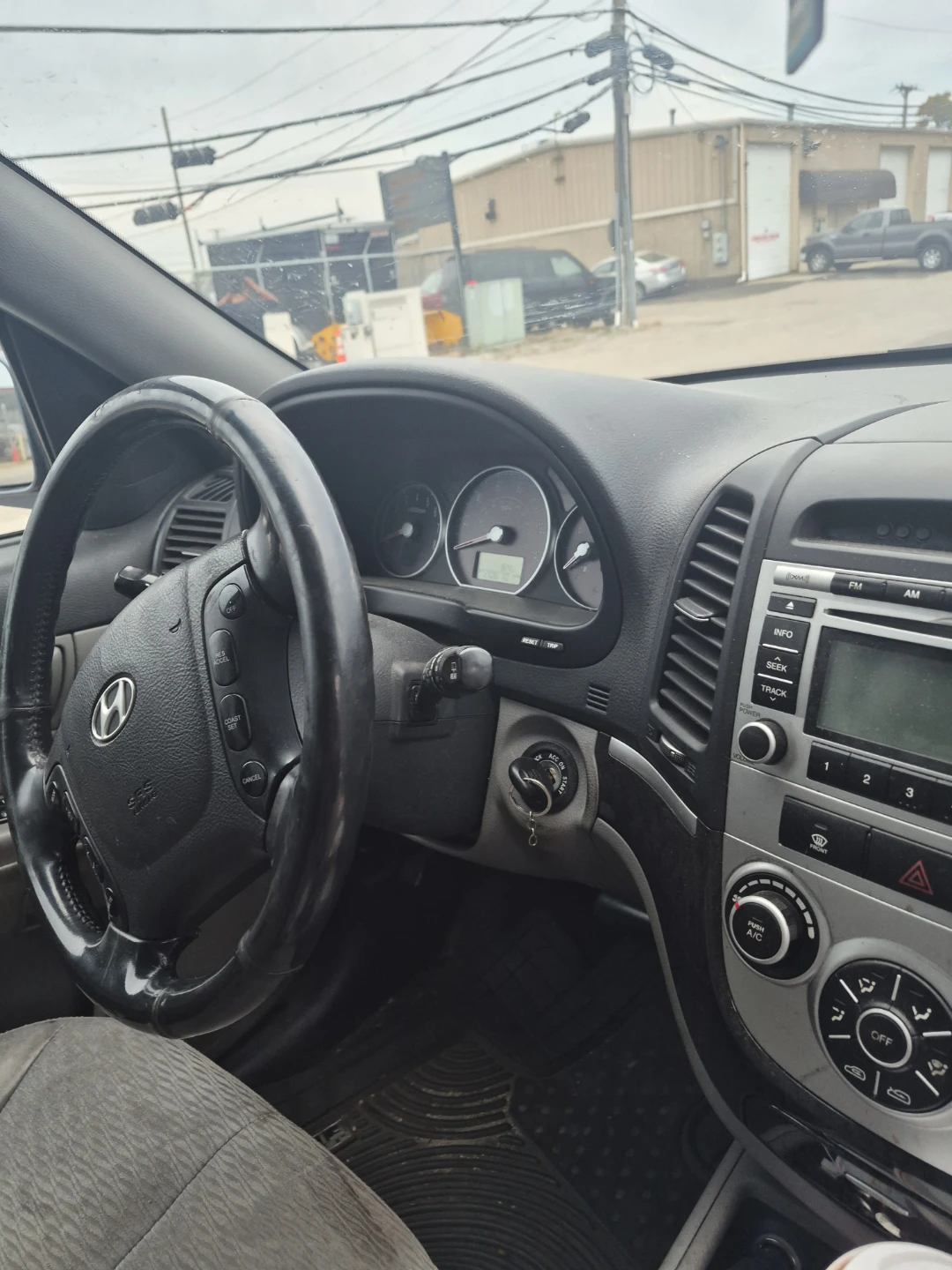 Hyundai SUV Interior - photo 4