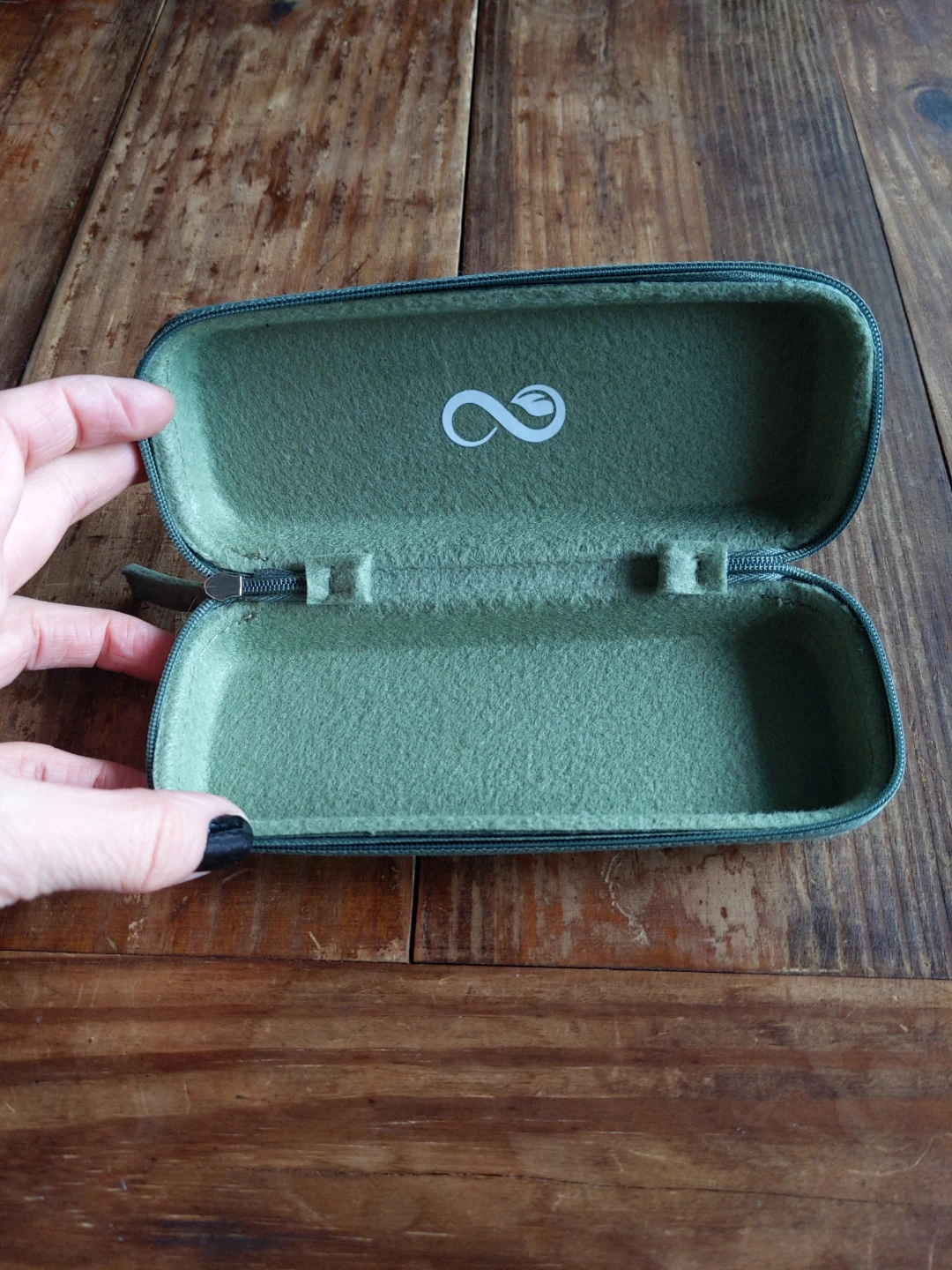 Free. Clearly Green Eyeglasses Case - photo 2
