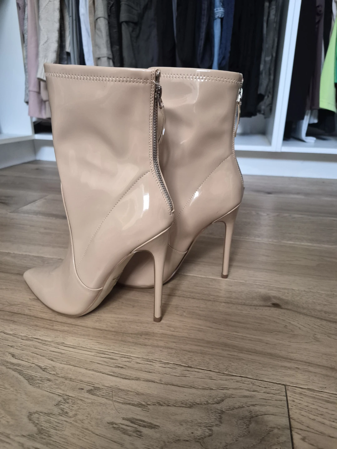 New size 8.5 boots