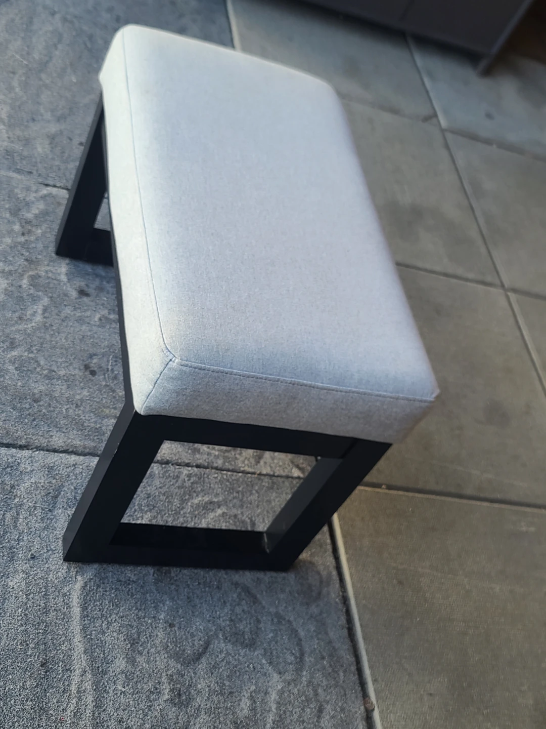 Upholstered footstool with black wooden frame - photo 3