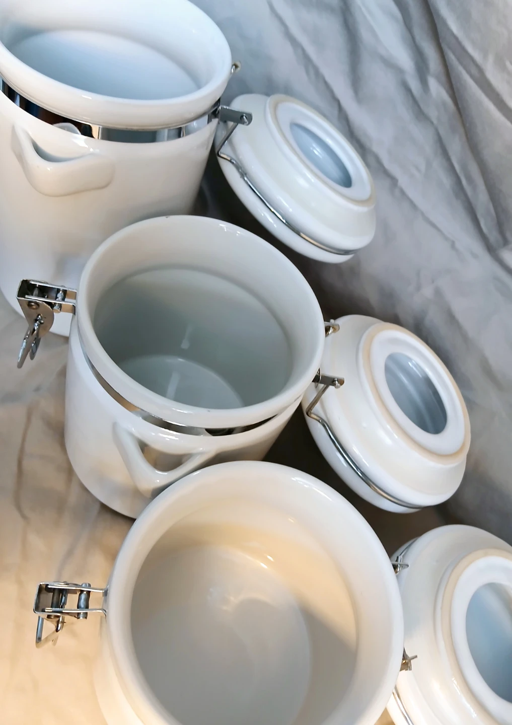 Set of 3 White Ceramic Canisters - photo 4