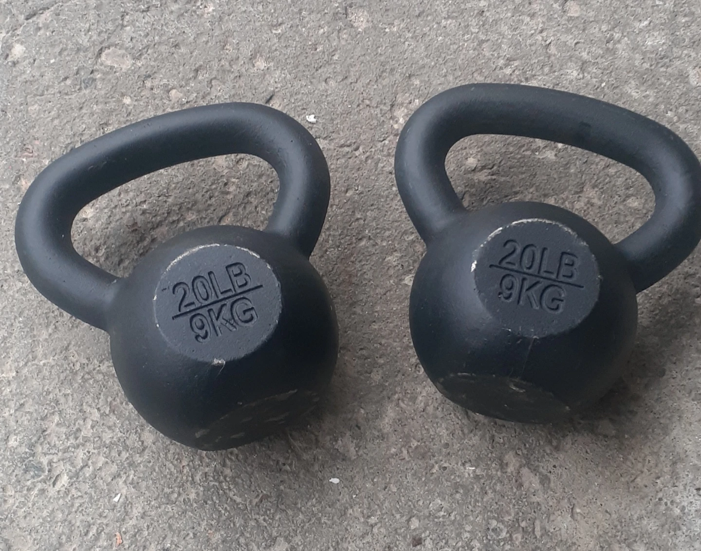 Set of two 20lb (9kg) cast iron kettlebells - photo 3